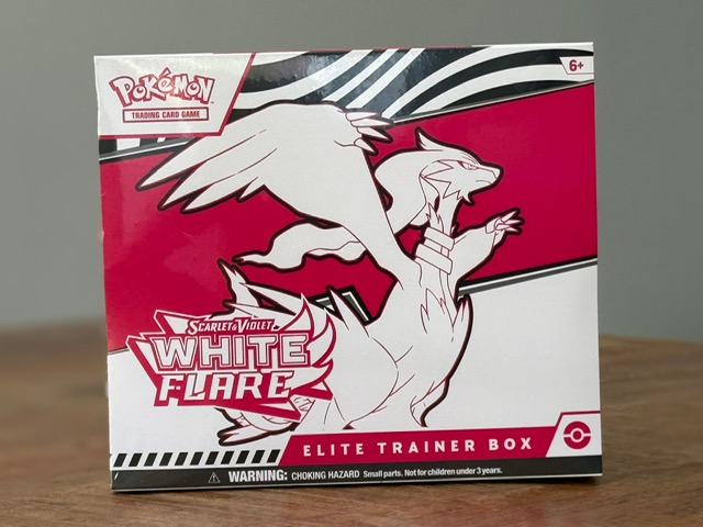 Pokémon TCG Scarlet & Violet White Flare Elite Trainer Box