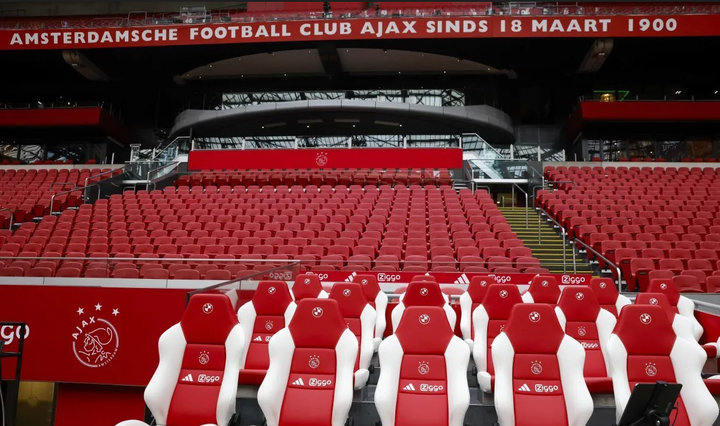 2 VIP kaarten voor Eredivisie wedstrijden van Ajax in het seizoen 25-26