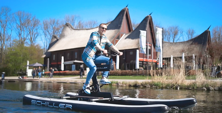 Een Schiller Waterbike uitje van 1 uur (4 personen)