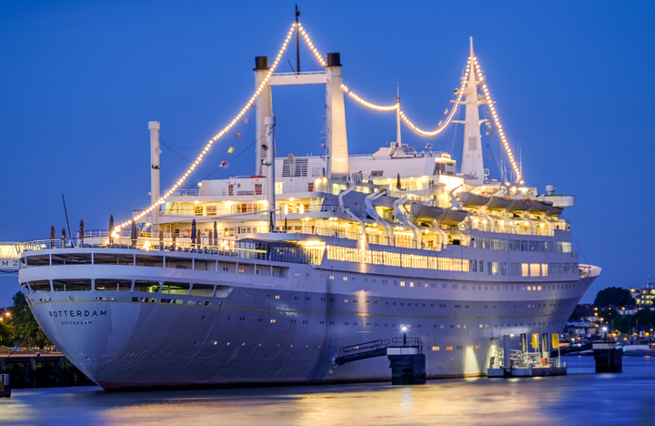 Een overnachting op ss Rotterdam + ontbijt (2 personen)