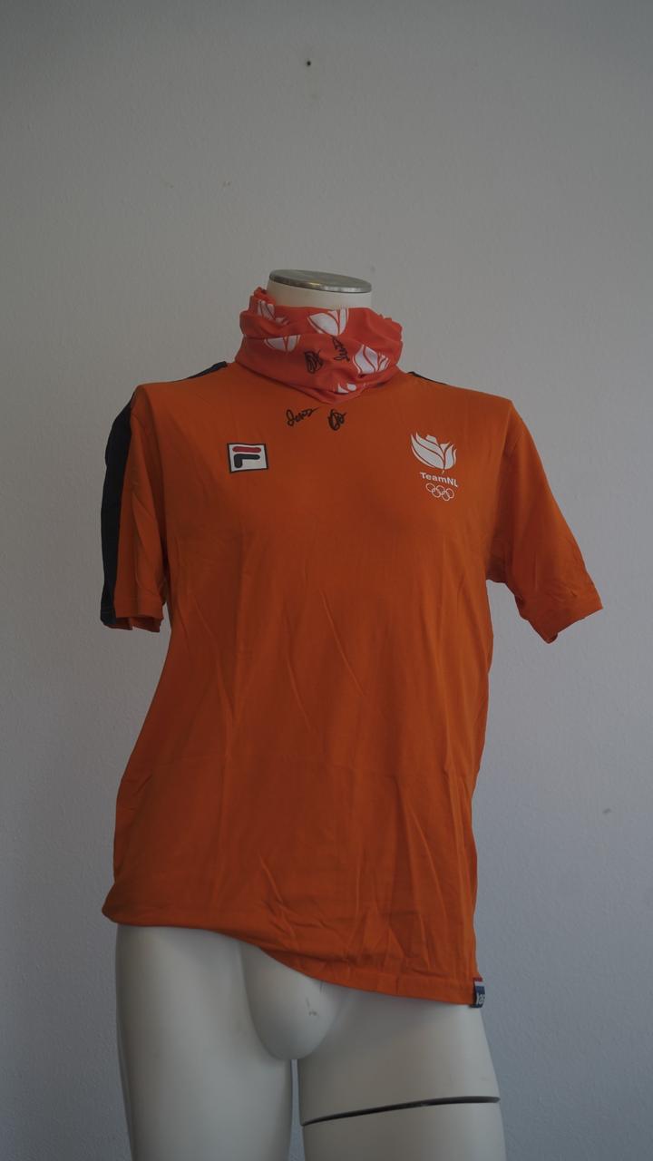 Set 2: T-shirt met colsjaal