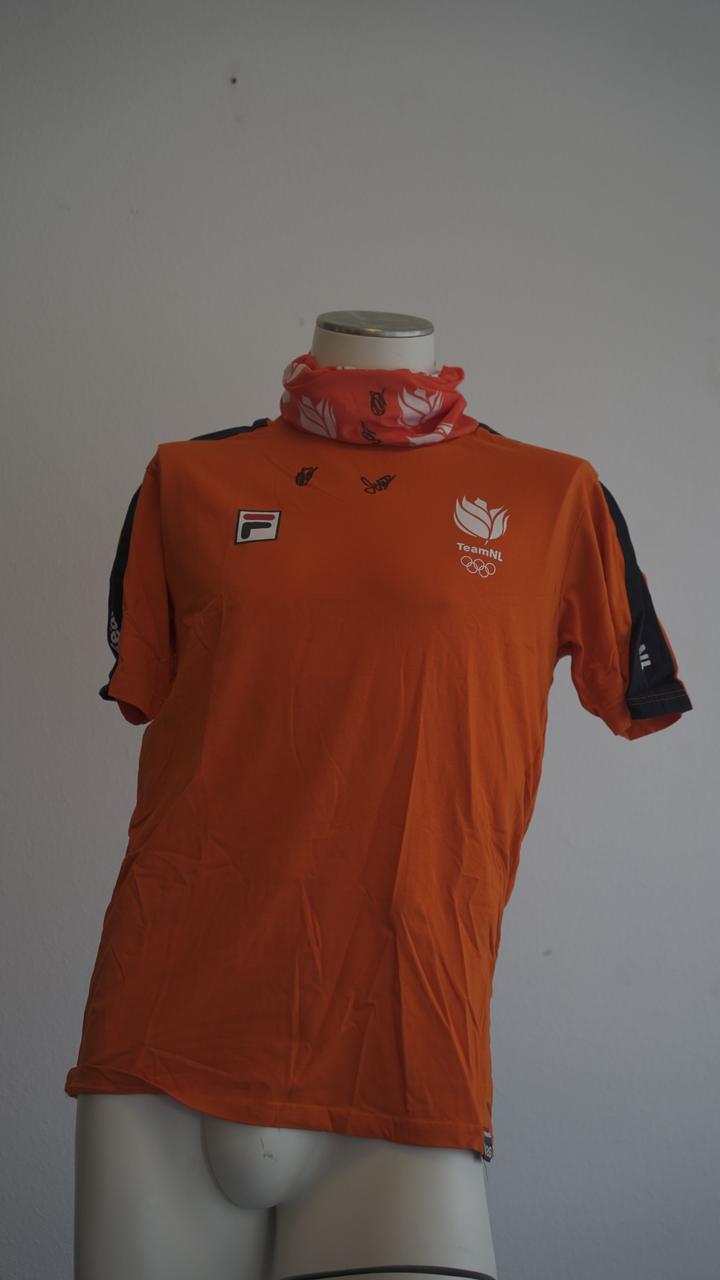 Set 1: T-shirt met colsjaal